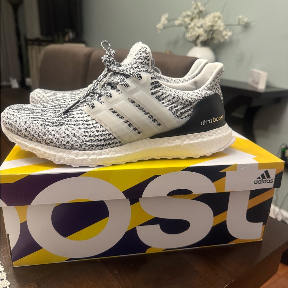ADIDAS ULTRABOOST - Picture 2 of 3